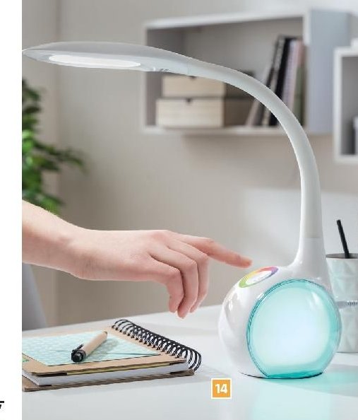 14. LED stolní lampa