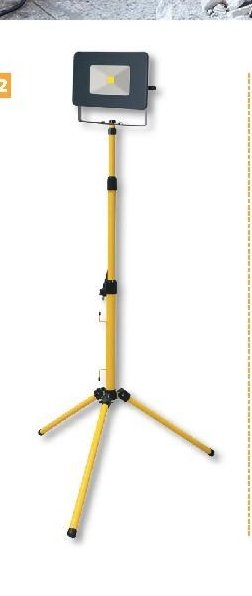 LED reflektor se stativem 32