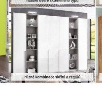 New York - Různé kombinace skříní a regálů