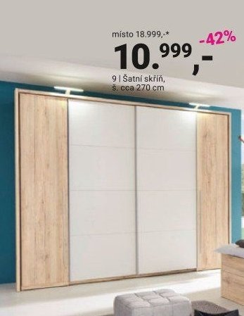 Šatní skříň, š. cca 270 cm