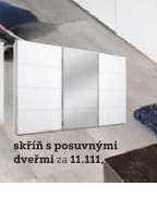 skříň s posuvnými dveřmi