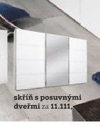 skříň s posuvnými dveřmi