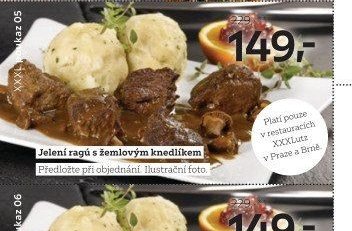 Jelení ragú s žemlovým knedlíkem