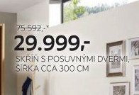 Skříň s posuvnými dveřmi
