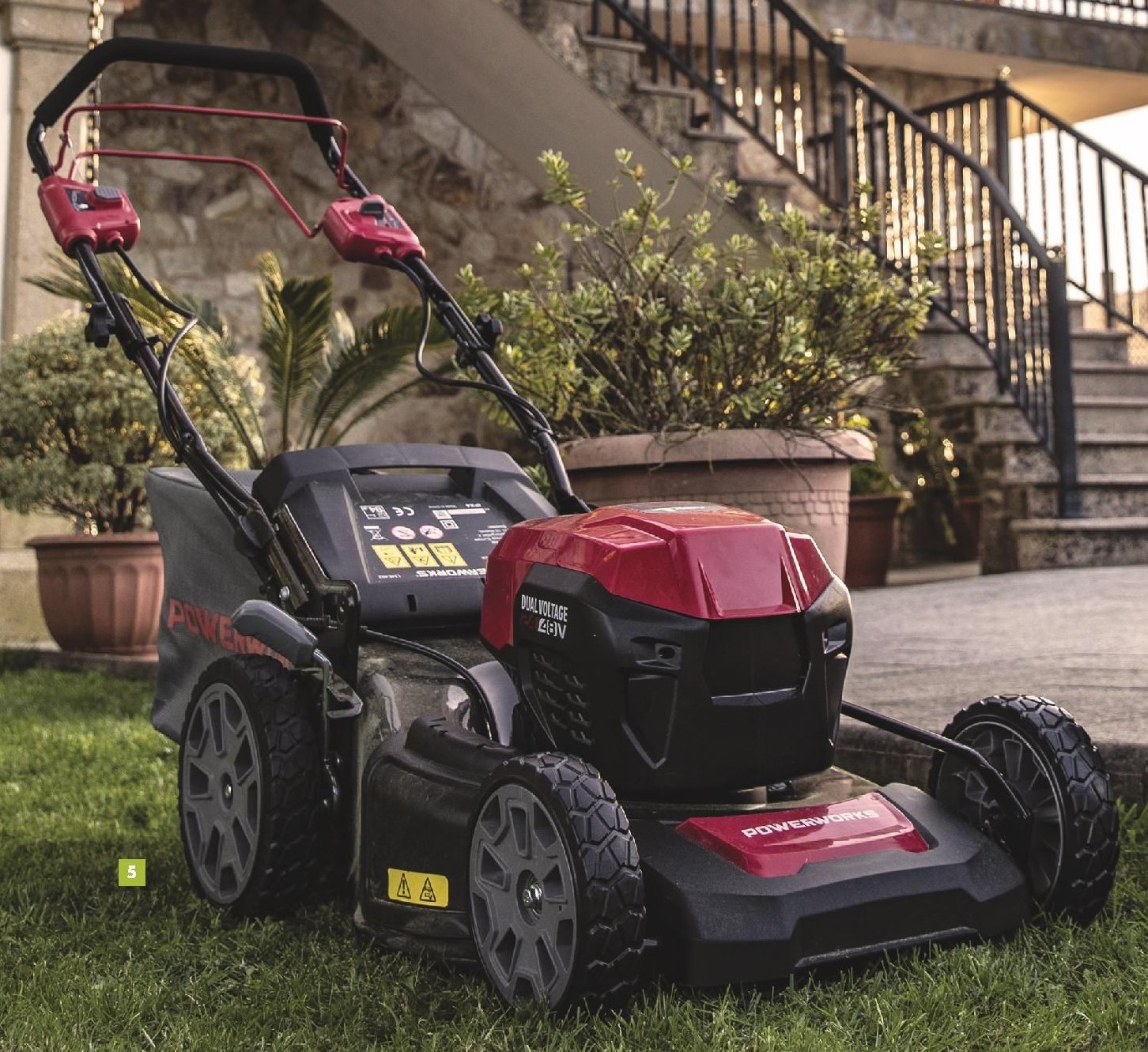 Powerworks 48V AKU sekačka