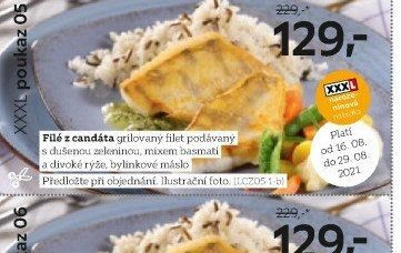 Filé z candáta grilovaný filet podávaný s dušenou zeleninou, mixem basmati a divoké rýže, bylinkové máslo