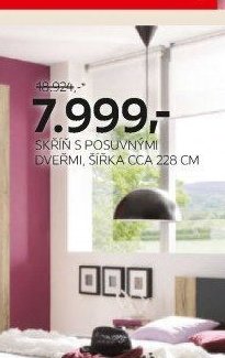Skříň s posuvnými dveřmi