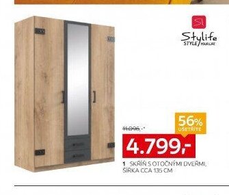 1. Skříň s otočnými dveřmi, šířka cca 135 cm