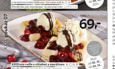 XXXL vafle s višněmi a zmrzlinou