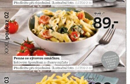 Penne se sýrovou omáčkou, listovým špenátem a cherry rajčaty