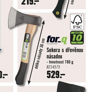 Sekera s dřevěnou násadou