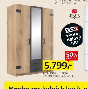 Skříň s otočnými dveřmi
