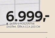 8 SKŘÍŇ S POSUVNÝMI DVEŘMI, ŠÍŘKA CCA 200 CM