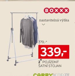 Pojízdný šatní stojan