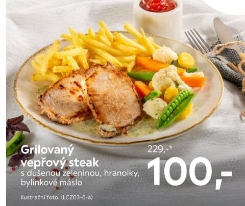 Grilovaný vepřový steak s dušenou zeleninou, hranolky, bylinkové máslo